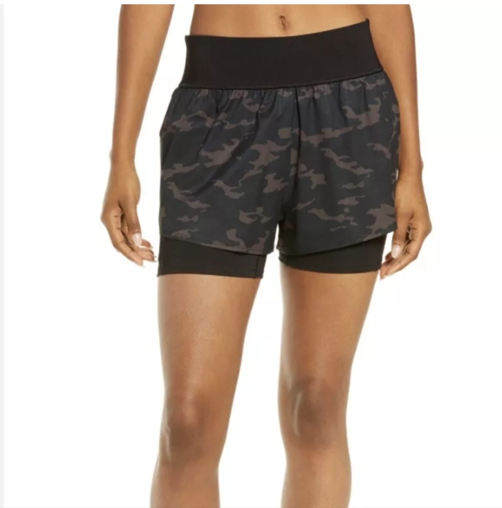 SPANX Get Moving Wicking Performance Black Camo Athletic Shorts 50227R Small